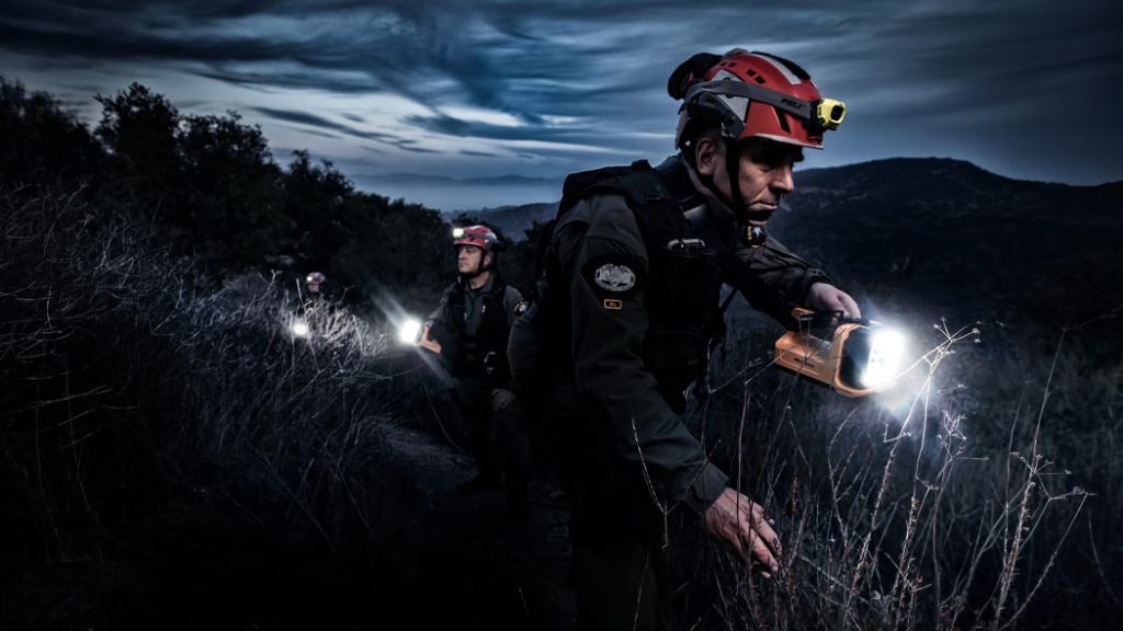 peli-9050-emergency-torch-lantern.jpg peli-9050-emergency-torch-lantern.jpg