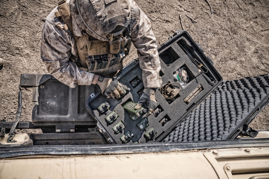 peli-1646-air-military-case-06.jpg